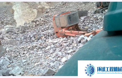 翻車了，車子卻完好無損 (5)